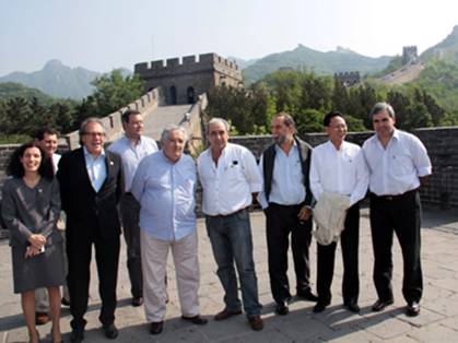 Mujica en China Muralla.jpg